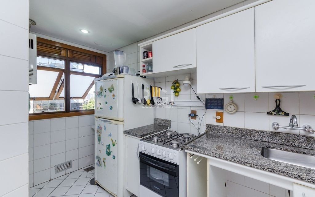 Vende-se cobertura - 171m², 2 dormitórios, sendo 1 suite, 2 vagas - Petrópolis