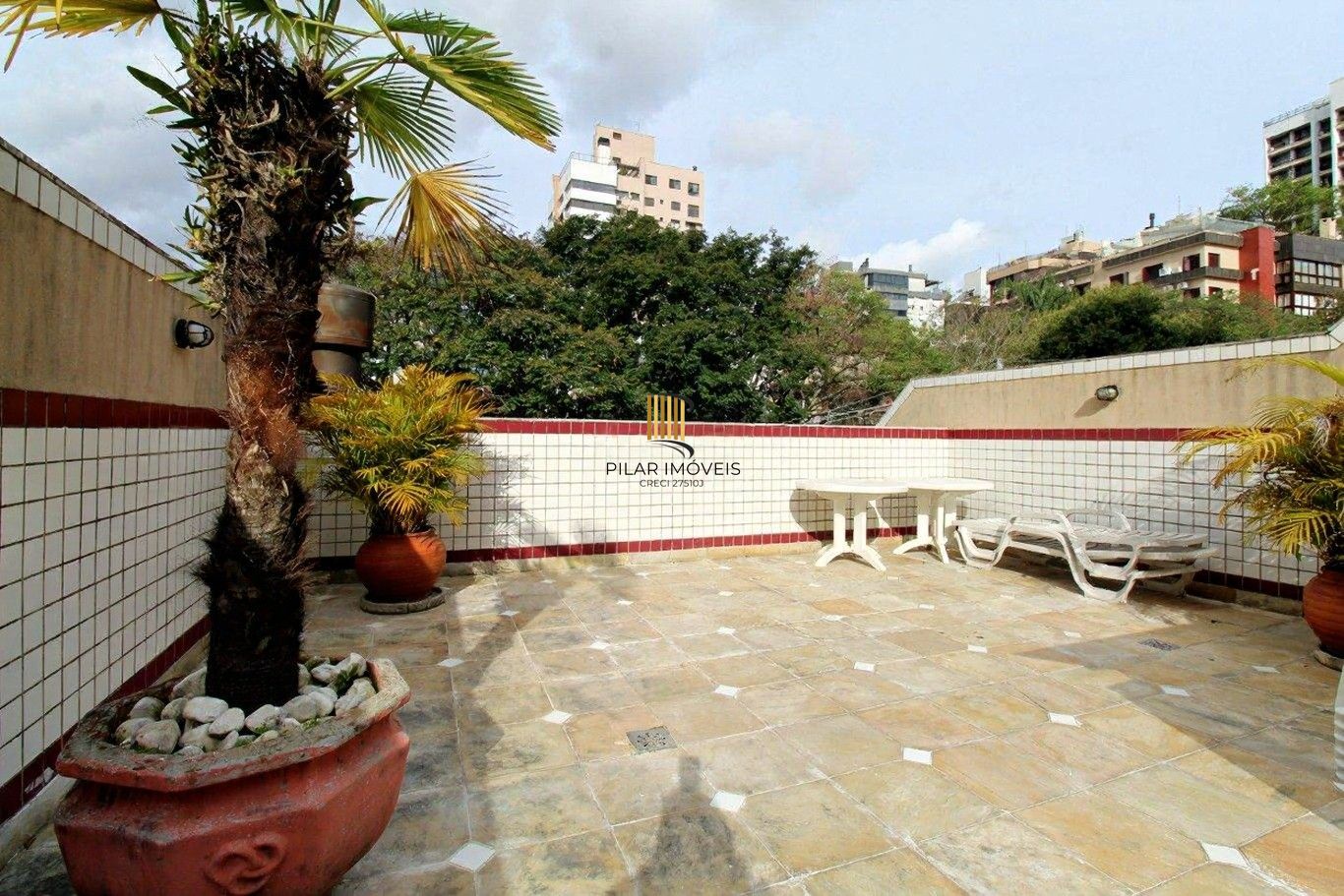 Vende-se cobertura com 3 dormitórios, piscina, 245m² e 2 vagas - Mont Serrat