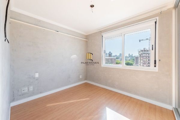 Vende-se apartamento com 2 quartos (1 suíte), 74m² e 2 vagas – Petrópolis