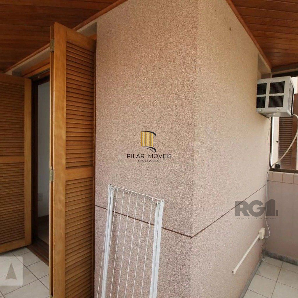 Vende-se apartamento 2 dorm c/ suite, living com sacada c/ churrasuqiera, vaga coberta - 93m² - Mont Serrat