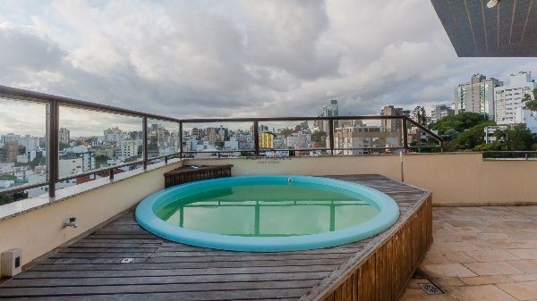 Vende-se cobertura com 3 quartos (1 suíte), piscina privativa, 202m² e 2 vagas - Mont Serrat