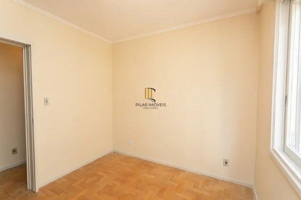 Vende-se apartamento com 3 quartos, 1 suíte, 2 vagas e 116m² - Moinhos de Vento