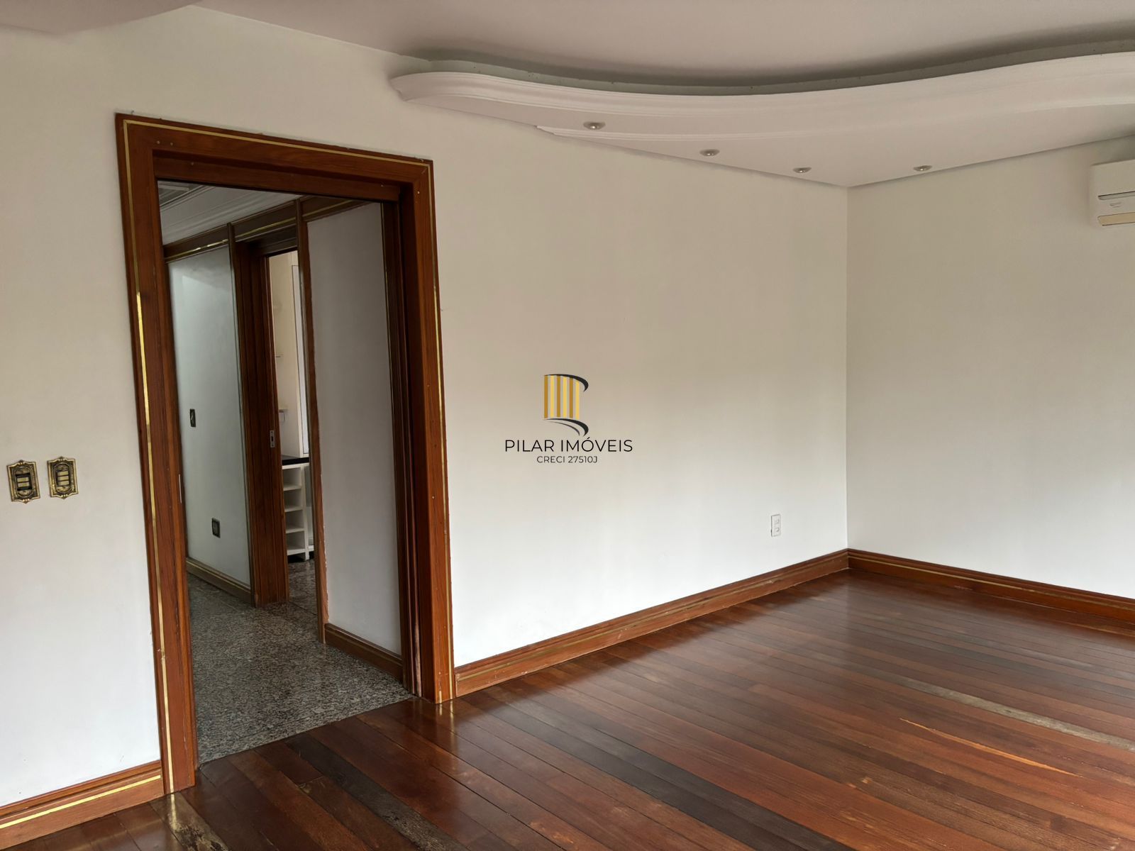 Vende-se apartamento com 3 quartos( 1 suíte), 111m² e 1 vaga – Auxiliadora