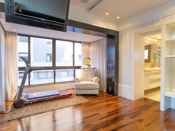 Vende-se amplo apartamento luxuoso 3 suítes e 3 vagas, hidro, mobiliado, dependência completa - 221m² - Bela Vista