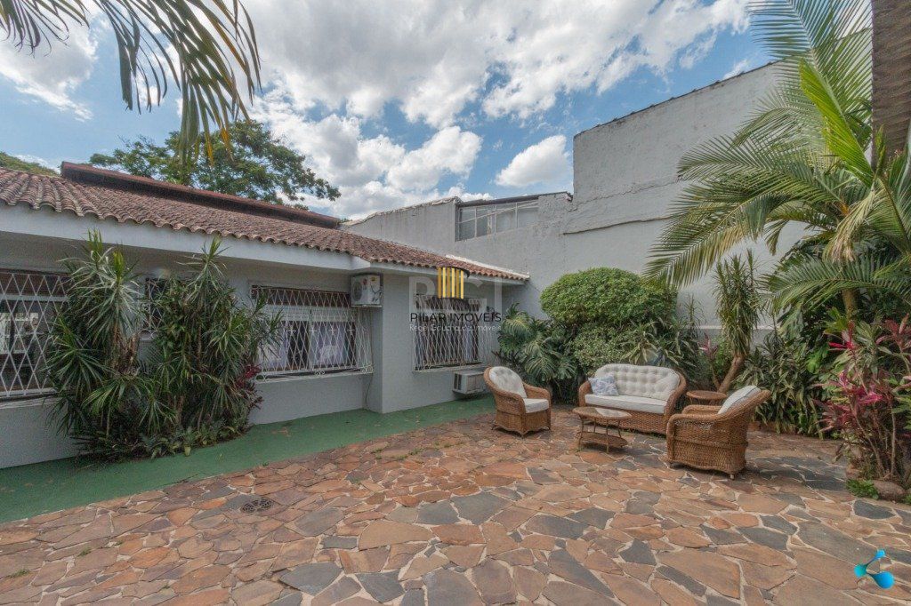 Casa para Venda - 240m², 3 dormitórios, sendo 1 suites, 3 vagas - Partenon