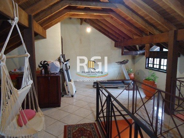 Casa à Venda – 320m², 3 Dormitórios (1 Suíte), 5 Vagas – Partenon