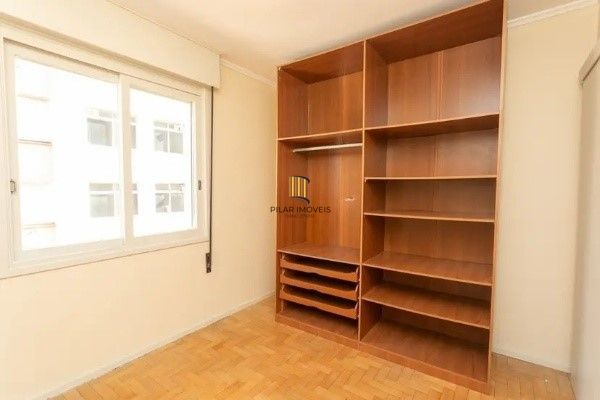 Vende-se apartamento com 3 quartos, 1 suíte, 2 vagas e 116m² - Moinhos de Vento