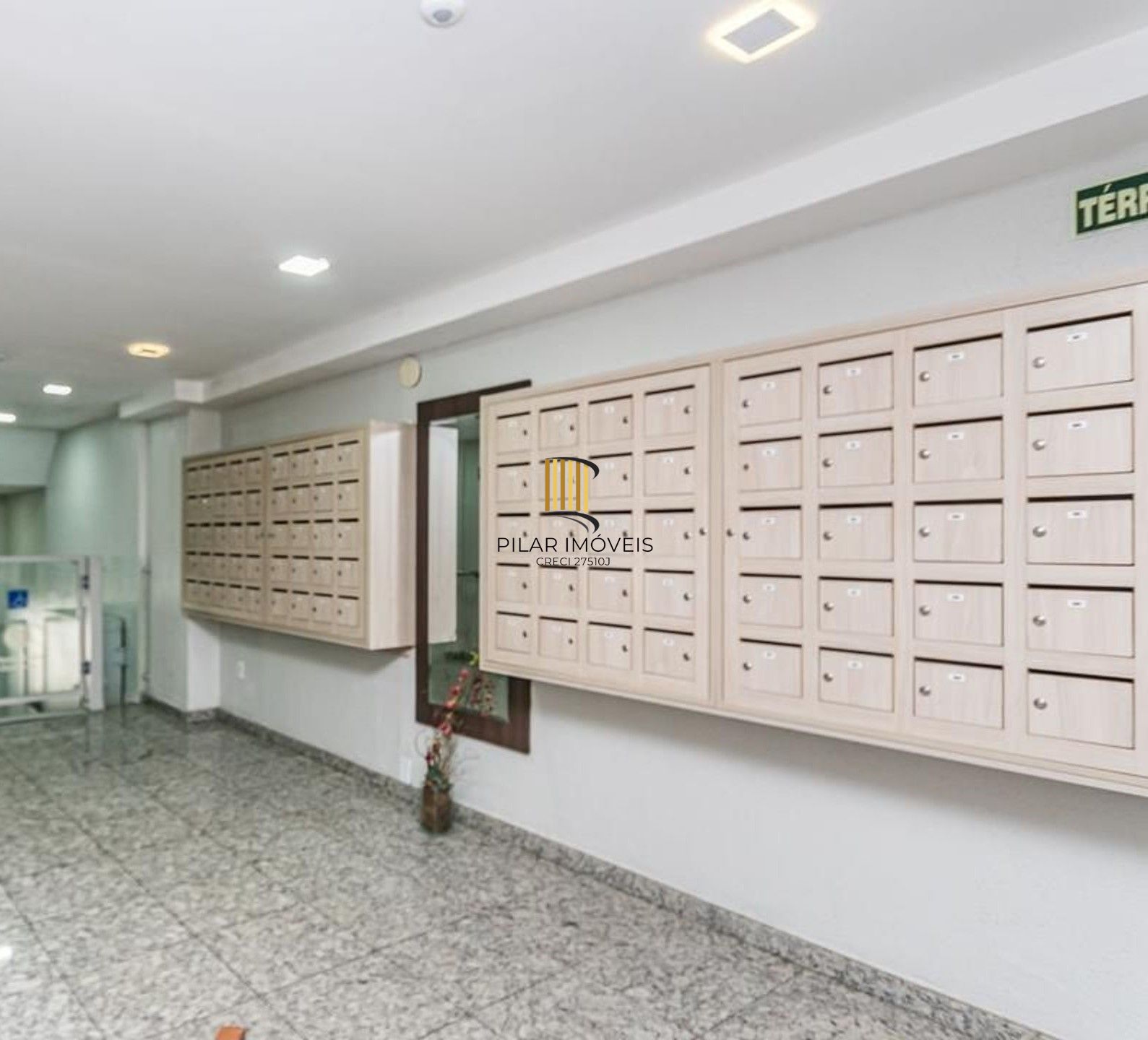 Vende-se apartamento com 2 quartos, 78m² e 1 vaga - Bom Fim