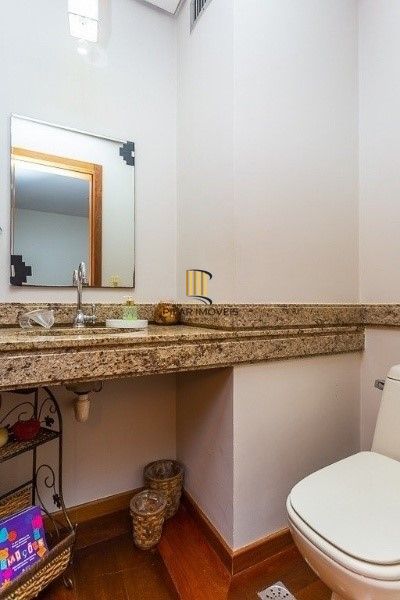Vende-se luxuosa cobertura 329m² com 3 suítes e 3 vagas de garagem no Petrópolis