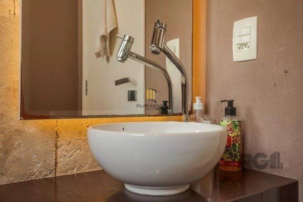 Bela cobertura com 3 quartos, incluindo 1 suíte, 2 vagas de garagem em localização privilegiada - 150m² - Auxiliadora