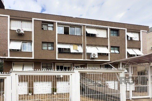 Vende-se excelente apartamento 2 suítes, 2 vagas cobertas com depósito - 116m² - Petrópolis