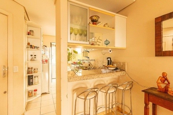 Cobertura com 3 quartos, 2 suítes e 2 vagas no Petrópolis – Vista deslumbrante!