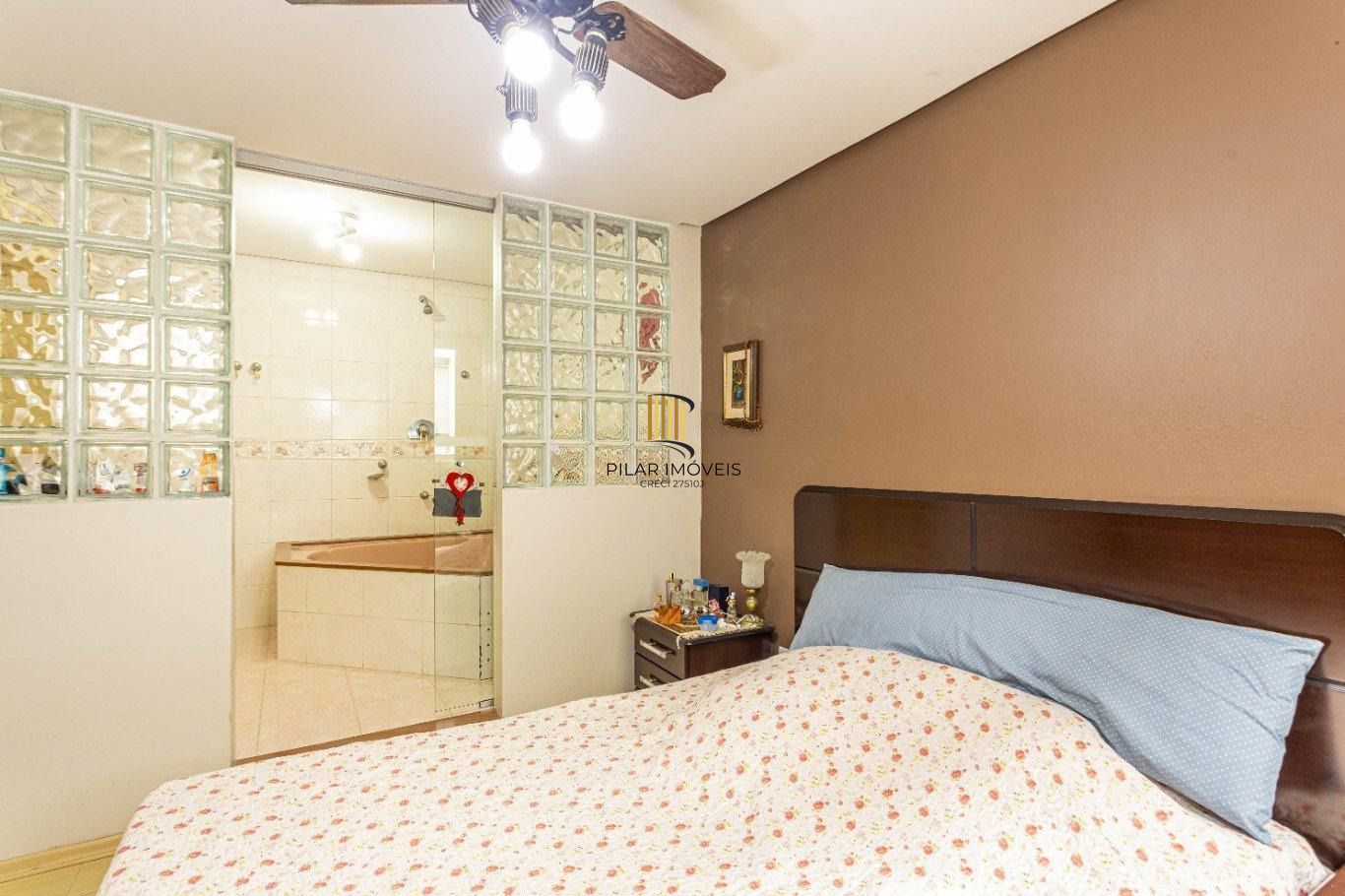 Vende-se cobertura com 3 quartos,(1 suíte) e 1 vaga – 167 m² – Bom Fim