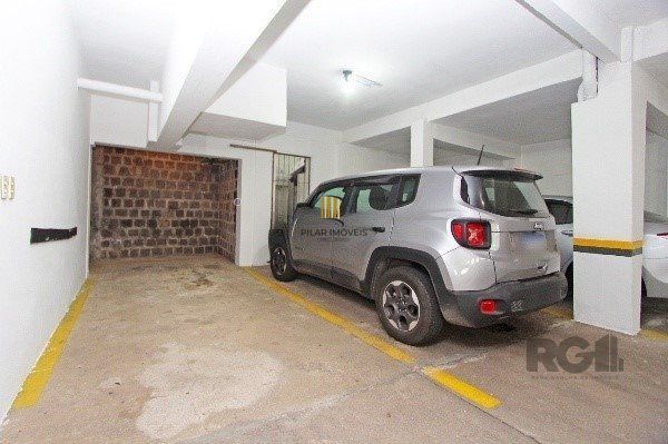 Vende-se bela cobertura 3 quartos com suíte, 2 vagas, dependencia completa em prédio com elevador - 220m² - Floresta
