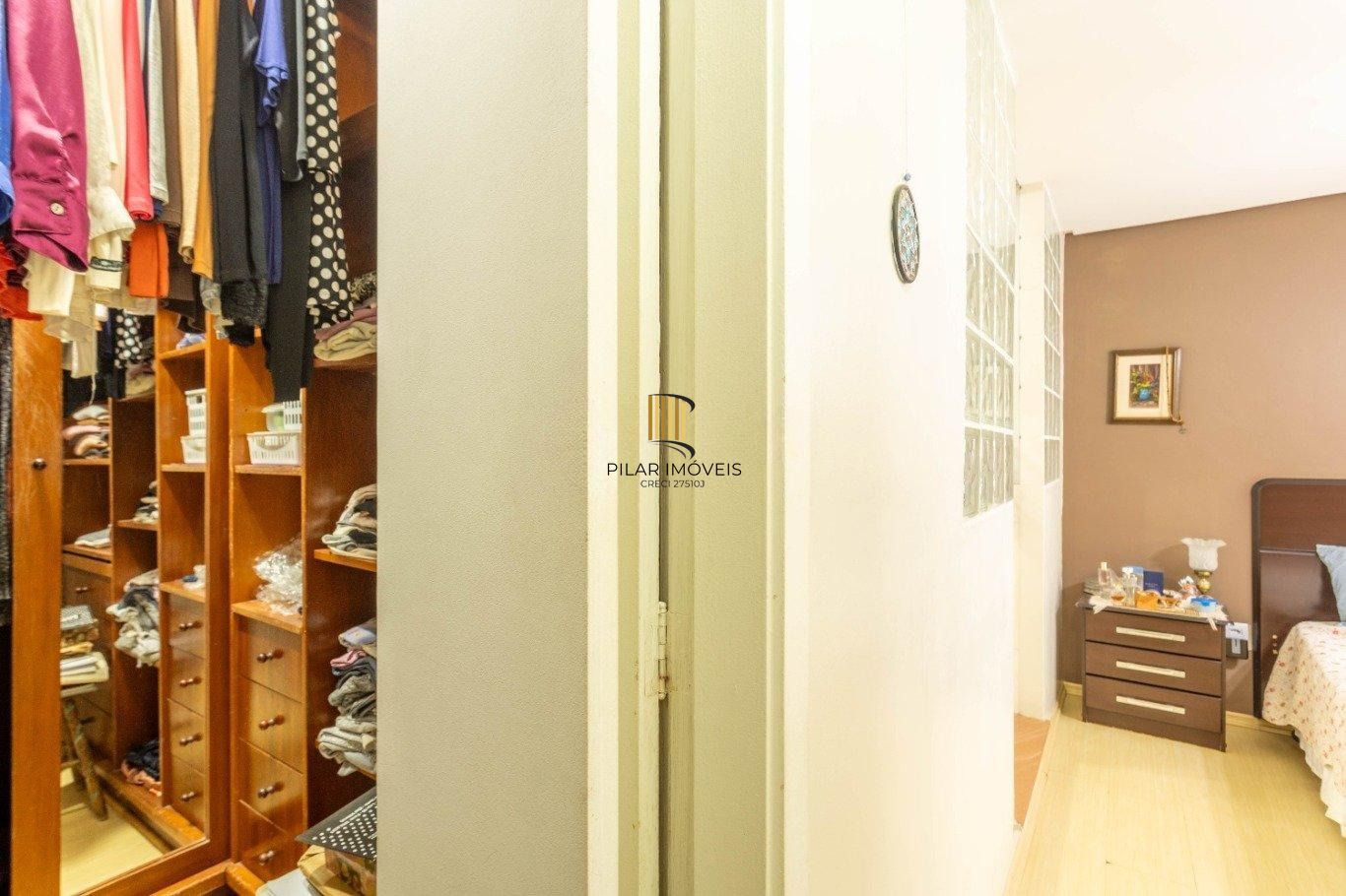 Vende-se cobertura com 3 quartos,(1 suíte) e 1 vaga – 167 m² – Bom Fim