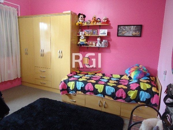 Casa à Venda – 320m², 3 Dormitórios (1 Suíte), 5 Vagas – Partenon