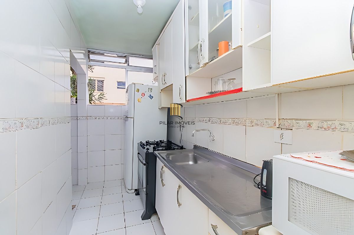 Vende-se apartamento com 3 quartos com closet - Petrópolis
