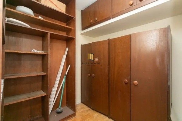 Vende-se apartamento com 3 quartos, 1 suíte, 2 vagas e 116m² - Moinhos de Vento