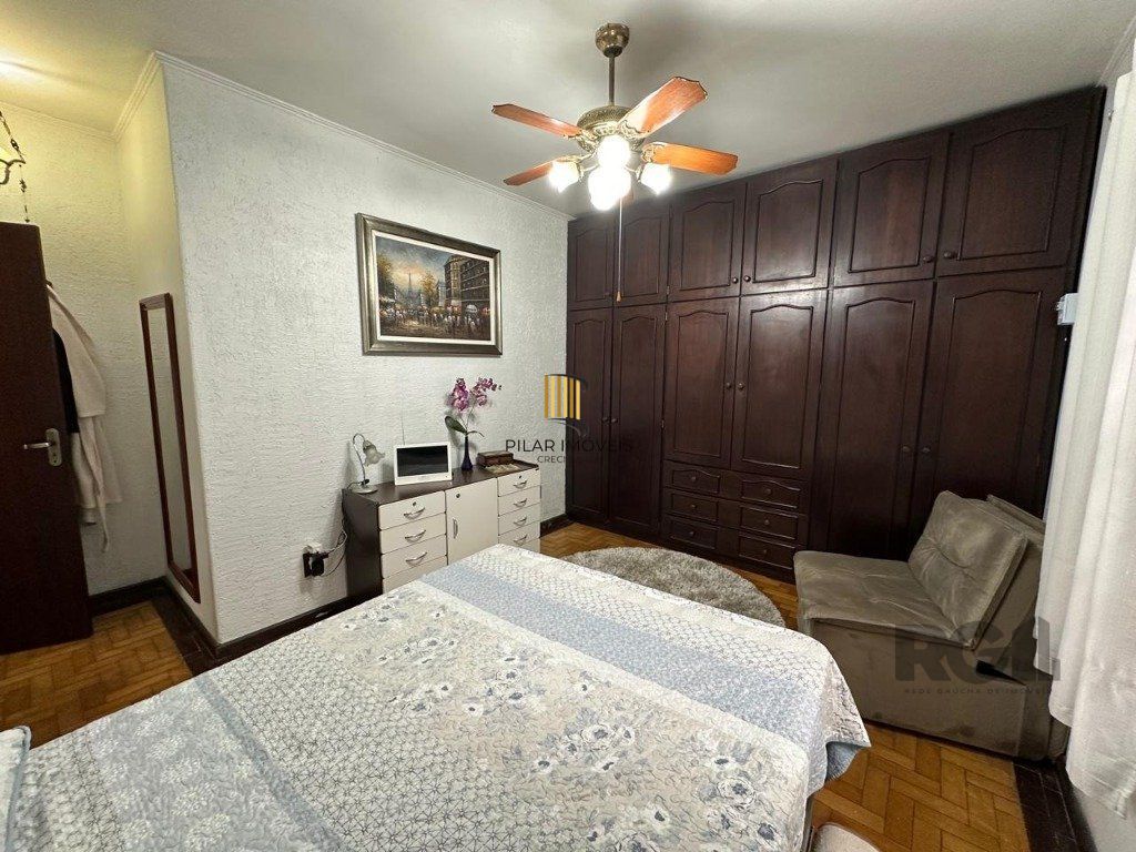 Vende-se ampla casa 3 quartos com hidro, 2 vagas, living com ladeira e salão de festas com churrasqueira - 260m² - Medianeira