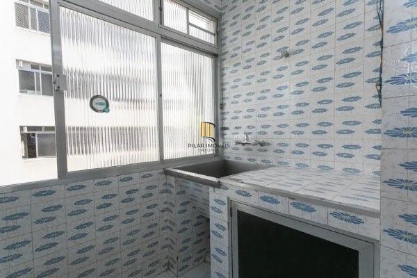 Vende-se apartamento com 3 quartos, 1 suíte, 2 vagas e 116m² - Moinhos de Vento