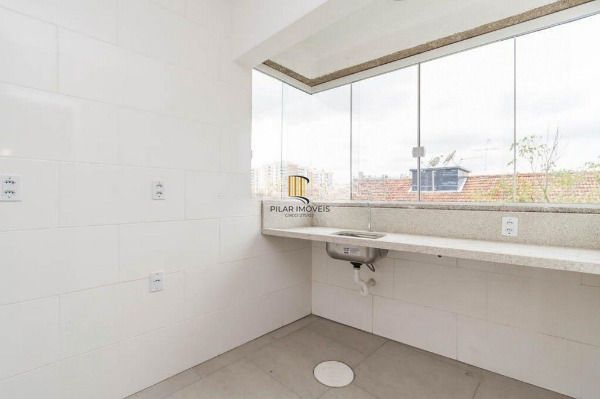 Apartamento com 1 dormitório, sacada e 1 vaga coberta — 48 m² - Passo d’Areia