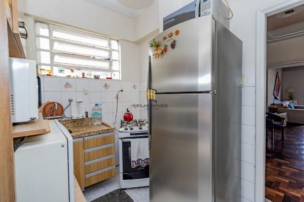 Vende-se apartamento com 2 quartos, sacada e 1 vaga – 113 m² – Moinhos de Vento
