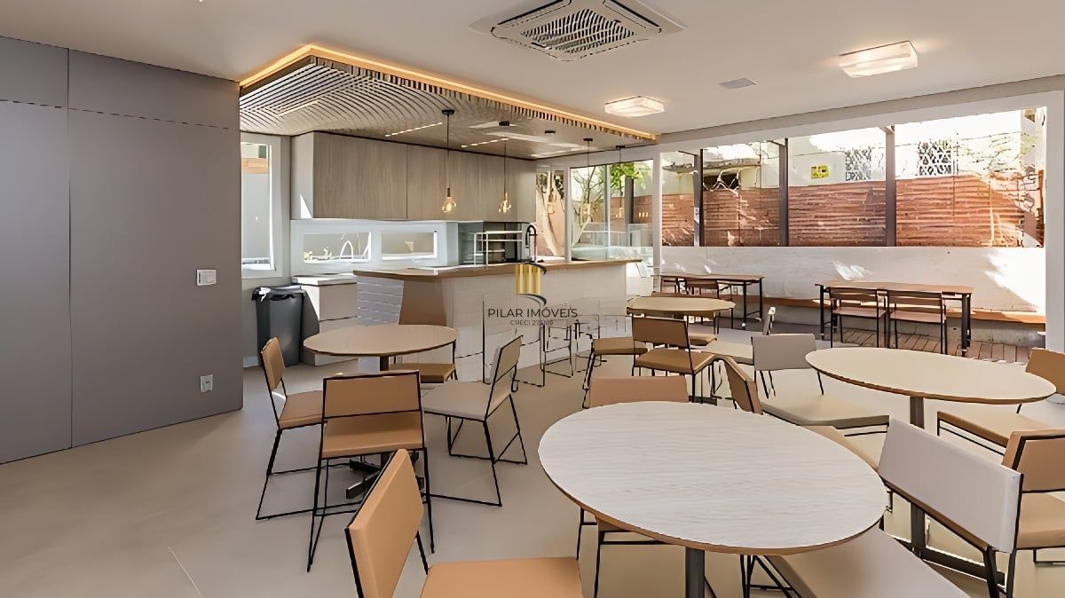 Vende-se apartamento com 2 quartos (1 suíte), 81m² e 2 vagas – Moinhos de Vento