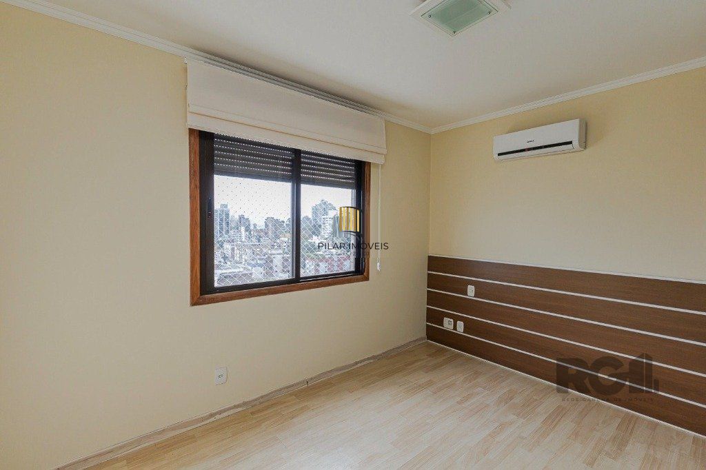 Vende-se excelente apartamento 3 quartos c/ suíte, 2 vagas, living com lareira, sacada e churrasqueira - 97m² - Auxiliadora