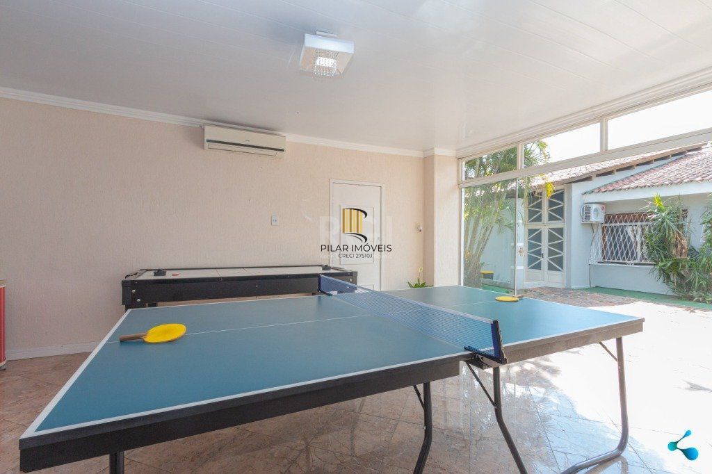 Casa para Venda - 240m², 3 dormitórios, sendo 1 suites, 3 vagas - Partenon