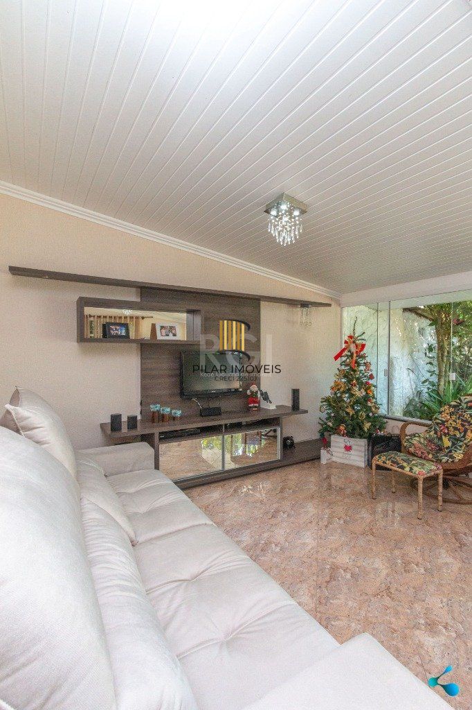 Casa para Venda - 240m², 3 dormitórios, sendo 1 suites, 3 vagas - Partenon