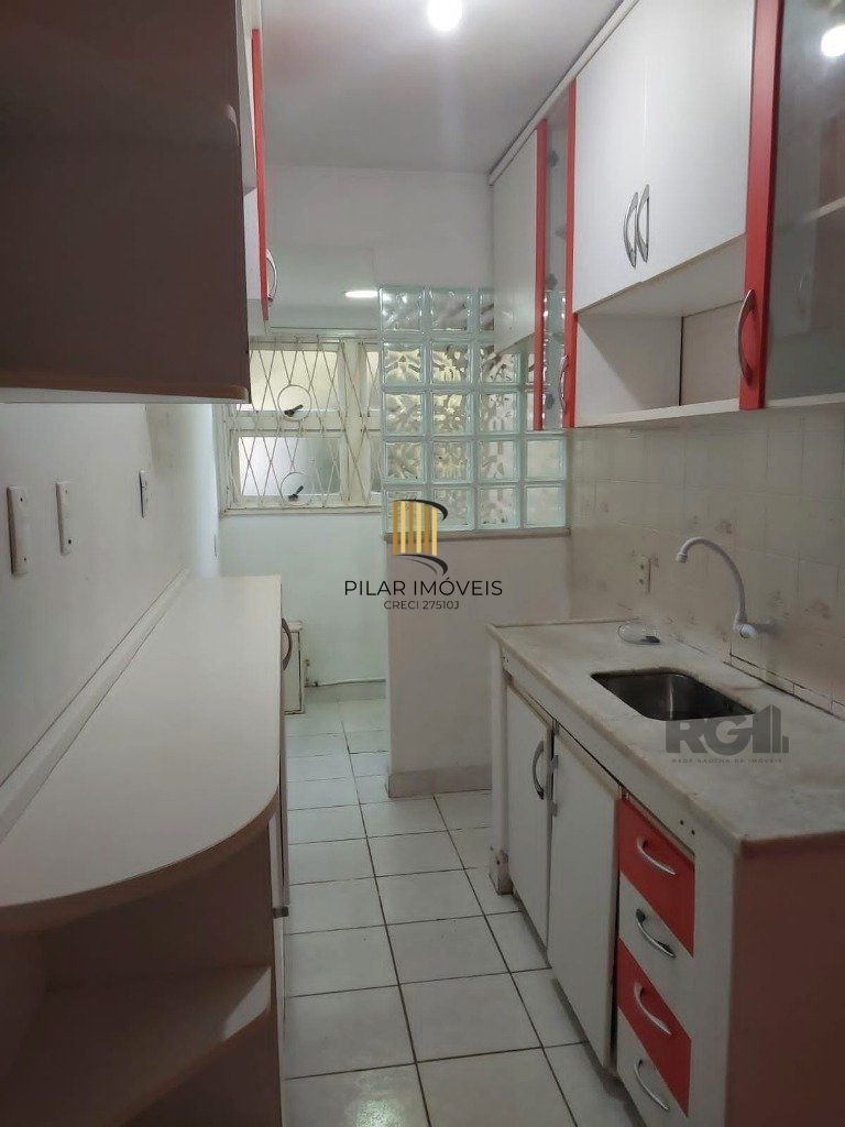 Vende-se apartamento 2 dorm com vaga, sacada com churrasqueira - 64m² - Partenon