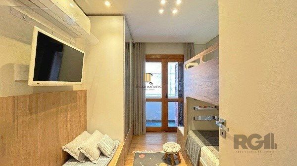 Apartamento de 200m², 4 quartos, 1 suíte e 4 vagas – Moinhos de Vento