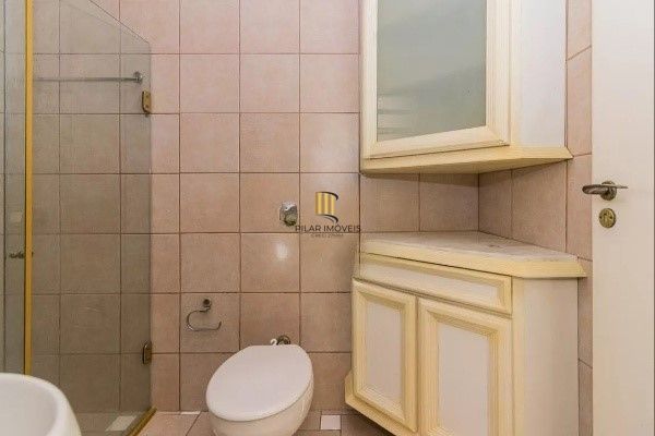 Vende-se apartamento semi-mobiliado de 2 quartos - Menino Deus