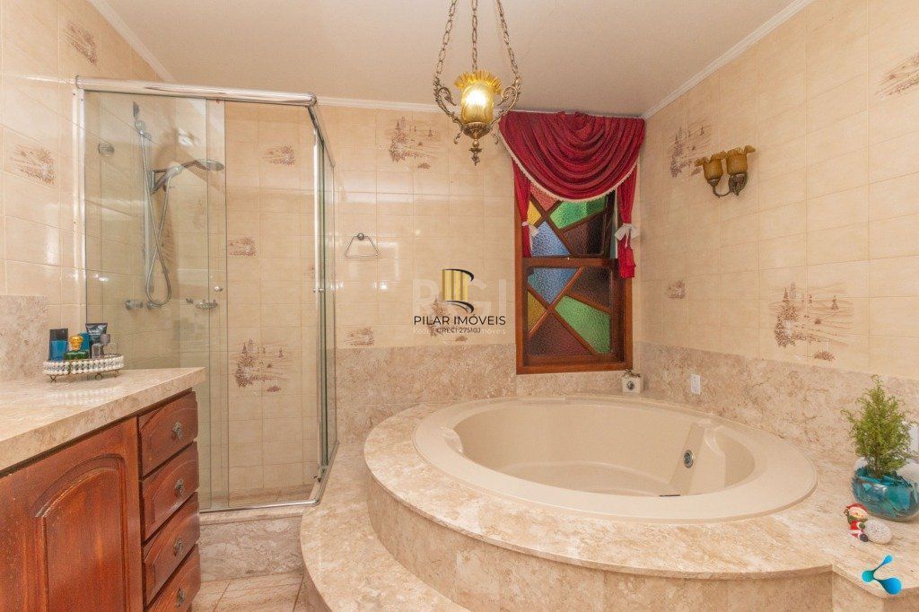 Casa para Venda - 240m², 3 dormitórios, sendo 1 suites, 3 vagas - Partenon