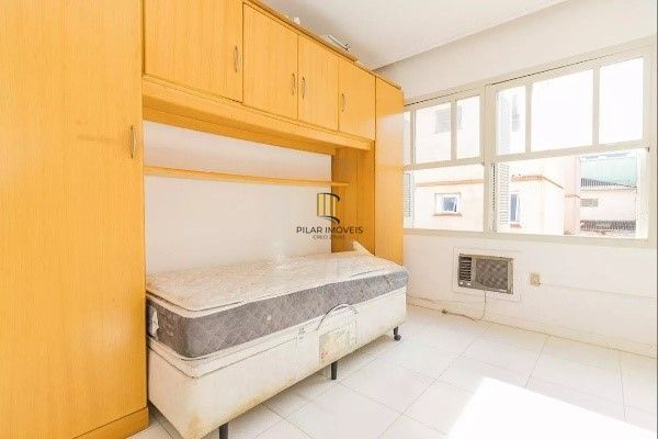 Vende-se apartamento semi-mobiliado de 2 quartos - Menino Deus