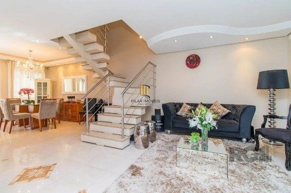 Casa  impecável com 3 quartos (1 suíte) e 2 vagas cobertas,