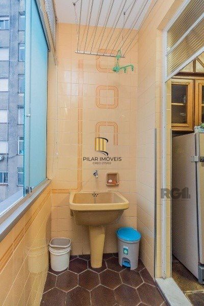Amplo Apartamento de 3 quartos com suíte e 2 sacadas, com Vista para o Guaíba e 1 Vaga - Moinhos de Vento - 126m²