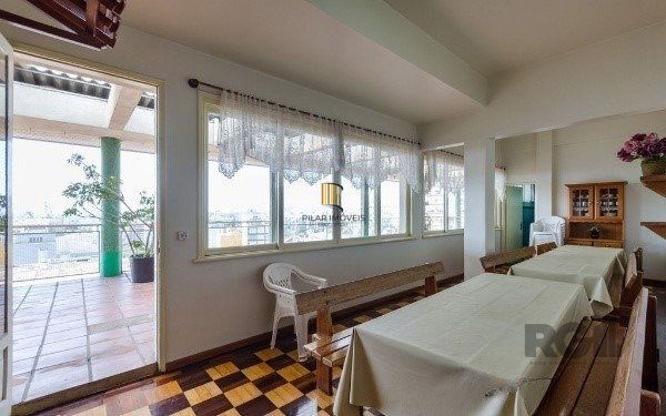 Amplo Apartamento de 3 quartos com suíte e 2 sacadas, com Vista para o Guaíba e 1 Vaga - Moinhos de Vento - 126m²