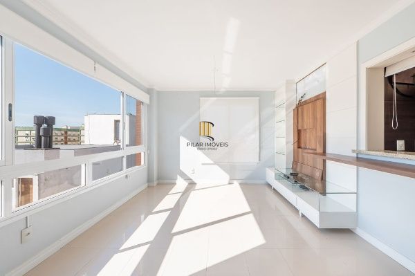 Vende-se apartamento com 2 quartos (1 suíte), 74m² e 2 vagas – Petrópolis