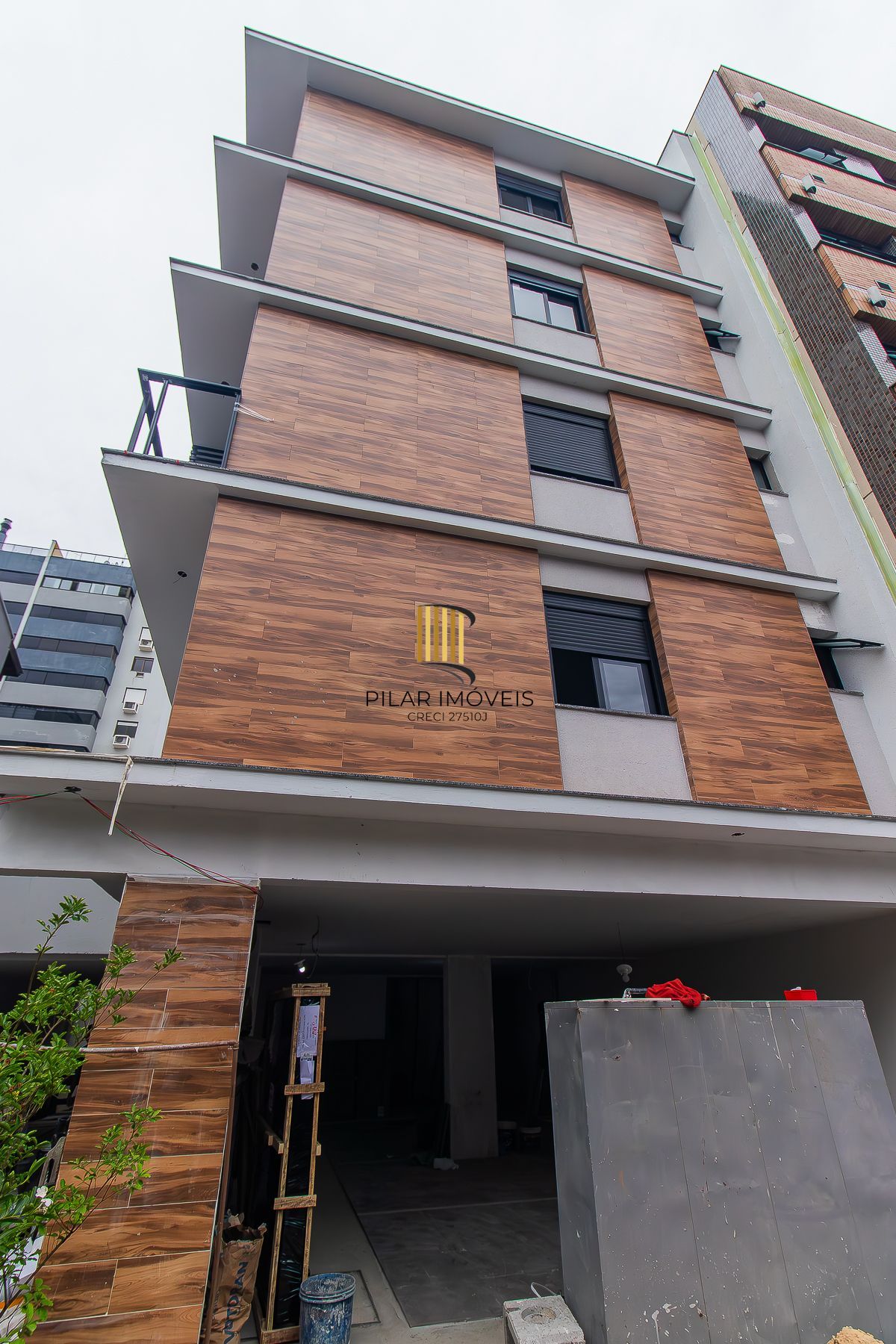 Vende-se apartamento com 2 quartos (1 suíte), 69,37m² e 1 vaga - Bela Vista