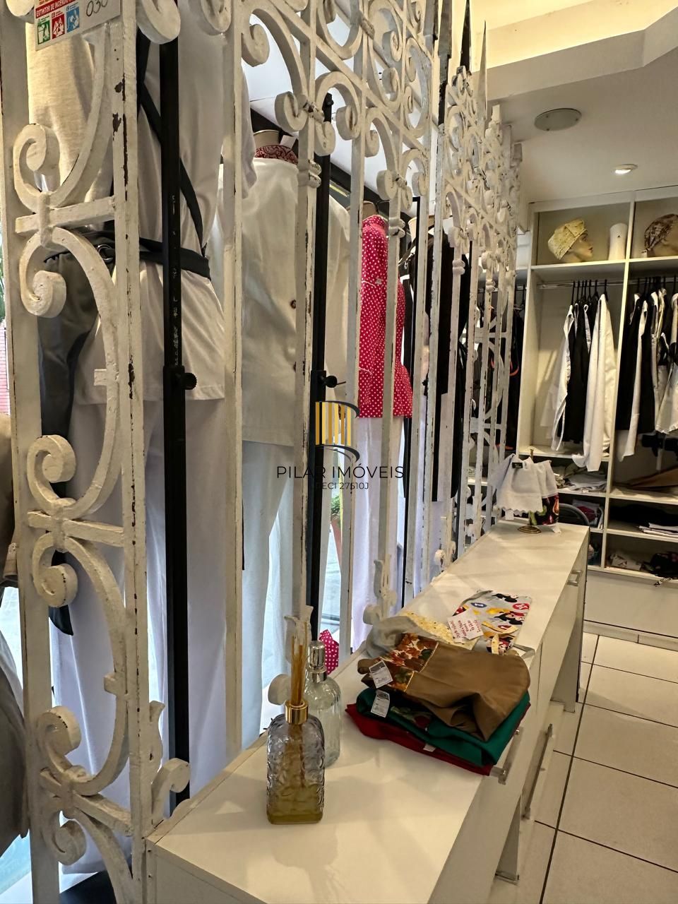Vende-se loja térrea com 2 pavimentos - Moinhos de Vento