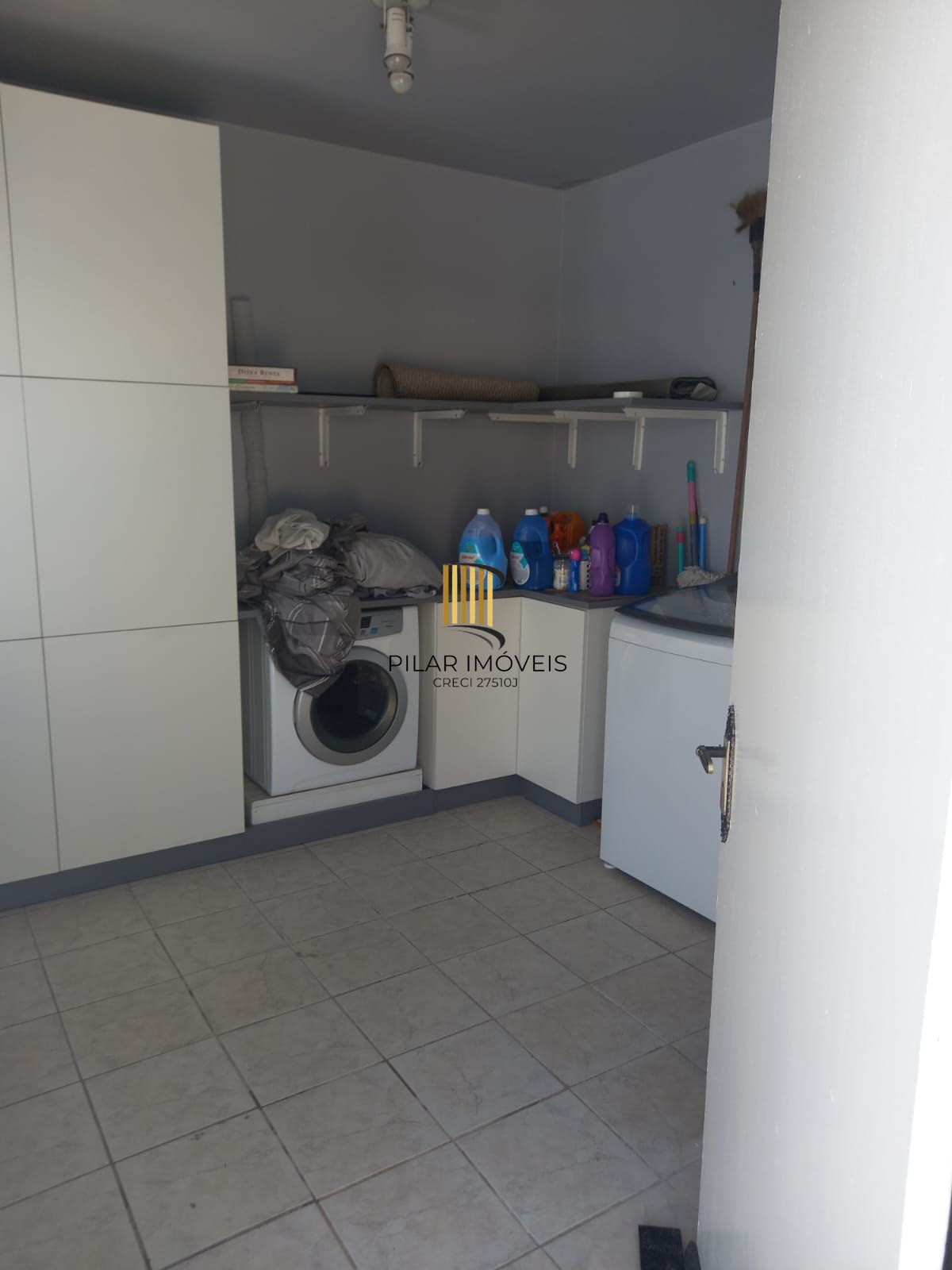 Vende-se sobrado com 5 quartos (3 suítes), 428m² e 3 vagas – Alto Petrópolis