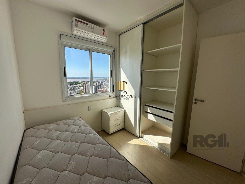 Vende-se amplo apartamento 3 quartos com suíte e 2 vagas no Menino Deus  - 88m²
