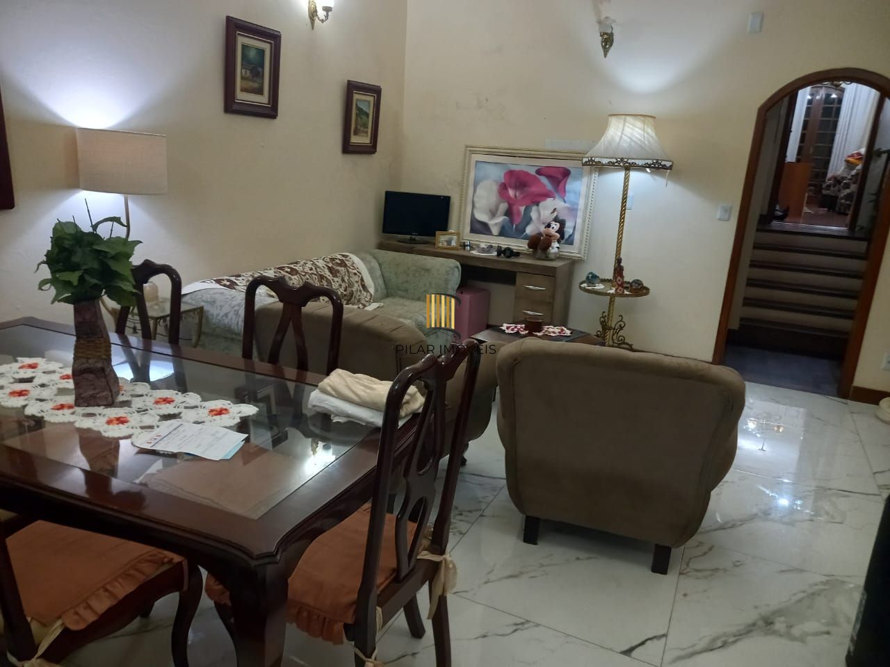 Excelente casa localzada ma Rua Santo Camaratto com 4 D e 1 suite