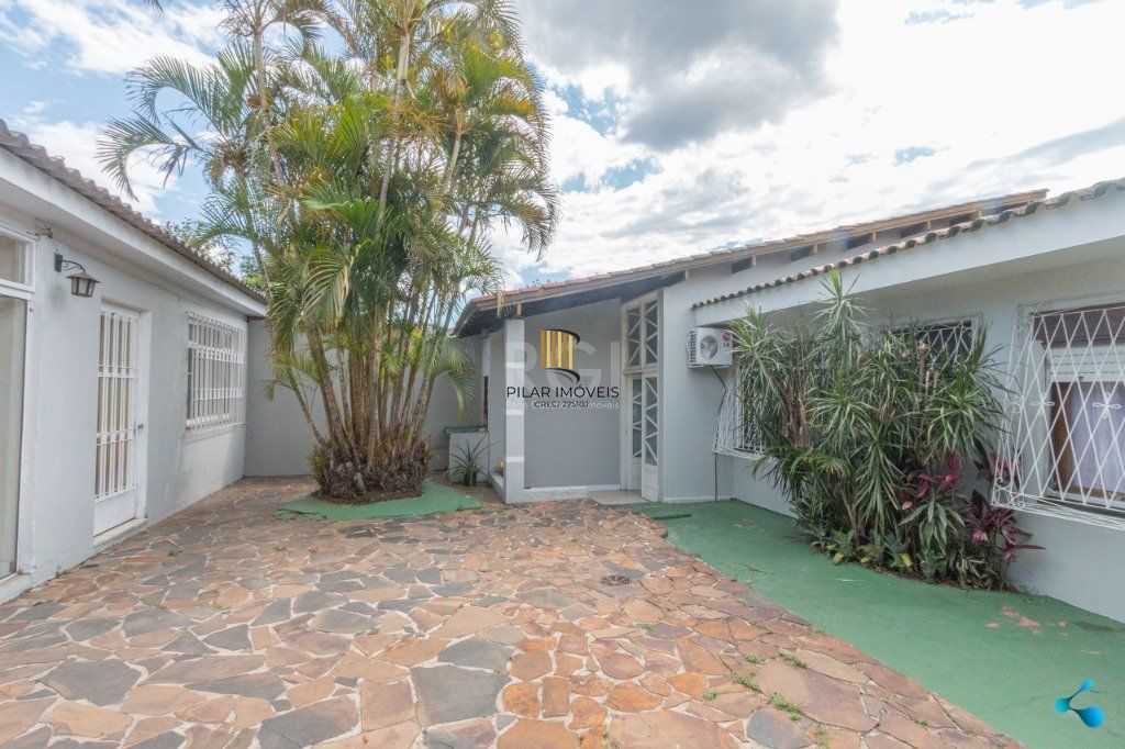 Casa para Venda - 240m², 3 dormitórios, sendo 1 suites, 3 vagas - Partenon