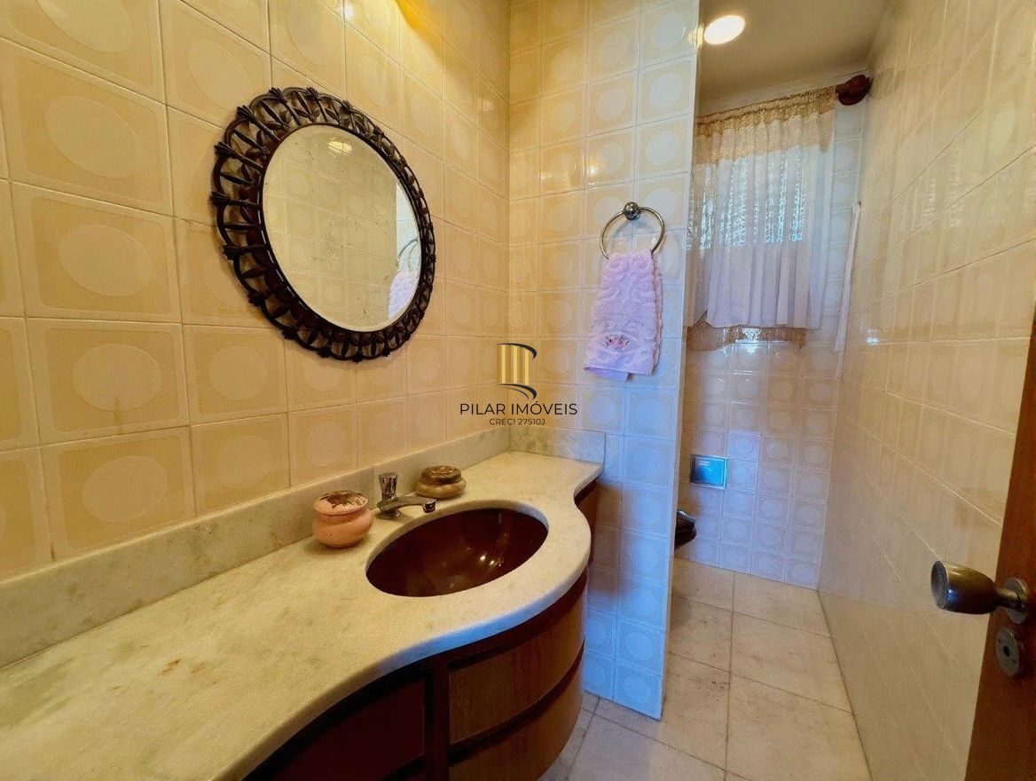 Vende-se apartamento com 3 quartos(1 suíte), 174m² e 2 vagas - Bom Fim