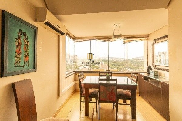 Cobertura com 3 quartos, 2 suítes e 2 vagas no Petrópolis – Vista deslumbrante!