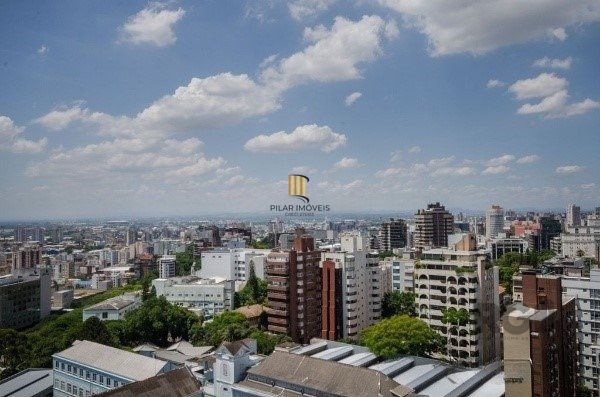 Amplo Apartamento de 3 quartos com suíte e 2 sacadas, com Vista para o Guaíba e 1 Vaga - Moinhos de Vento - 126m²