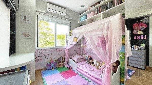 Apartamento de 2 dormitórios, 1 suíte e 1 vaga de garagem coberta e escriturada no bairro Floresta