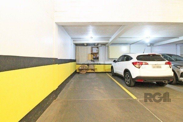 Vende-se excelente apartamento 2 quartos c/ 2 suítes, 2 vagas, living com lareira, sacada e churrasqueira - 98m² - Auxiliadora